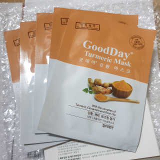 GoodDay Skincare GoodDay 강황 마스크 — 3점을 준 리뷰어가 2020년 3월 올린 사용 사진