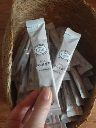 [하우투잇] 뤼에르 쿠르브 블랙 10ml x 30포 총 300ml — 5점을 준 리뷰어가 2020년 3월 올린 사용 사진