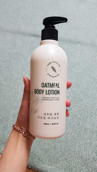 (주)에네스티 내추럴 촉촉  오트밀 바디로션 500ml — 5점을 준 리뷰어가 2019년 8월 올린 사용 사진