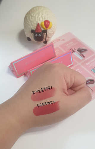 [블랙루즈] 로즈 벨벳 립스틱 택1+랜덤1 — 5점을 준 리뷰어가 2019년 1월 올린 사용 사진