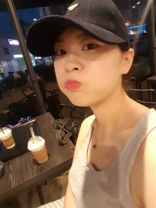 포렌코즈 글램 얼루어 립 크레용 — 3.83점을 준 리뷰어가 2017년 7월 올린 사용 사진
