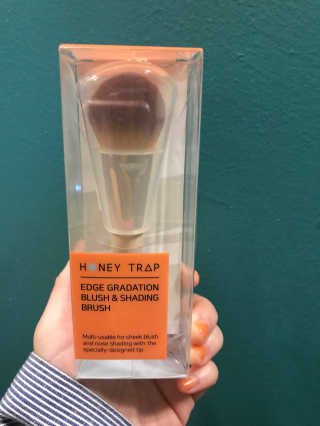 Honey Trap 엣지 그라데이션 블러쉬 & 섀딩 브러쉬 — 5점을 준 리뷰어가 2017년 11월 올린 사용 사진