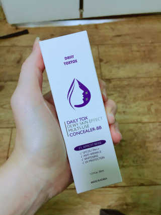 데일리톡스톡스 데일리톡스 듀이 스킨 이펙트 멀티 유즈 컨실러 비비 — 3.83점을 준 리뷰어가 2018년 3월 올린 사용 사진