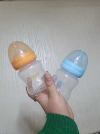 유비맘 신생아젖병 120ml 트리플팩_ 젖꼭지 포함 — 4점을 준 리뷰어가 2020년 3월 올린 사용 사진