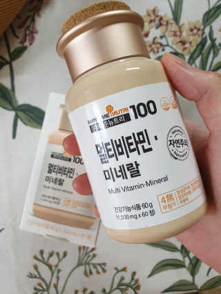 [메이준뉴트리] 멀티비타민and미네랄 1병, 1개월 분 — 5점을 준 리뷰어가 2020년 3월 올린 사용 사진