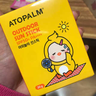 아토팜 야외놀이 선스틱 SPF50+ PA++++ — 5점을 준 리뷰어가 2020년 3월 올린 사용 사진