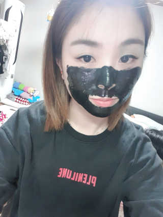 퓨어힐스 포어 클리어 블랙 챠콜 필오프 팩 — 4점을 준 리뷰어가 2019년 3월 올린 사용 사진