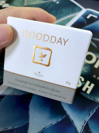 GoodDay Skincare GoodDay 강황 크림 — 4.5점을 준 리뷰어가 2019년 8월 올린 사용 사진