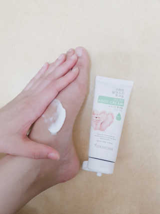 (주)에네스티 에네스티 수안수 실크스킨 풋크림 1+1 — 4점을 준 리뷰어가 2019년 9월 올린 사용 사진