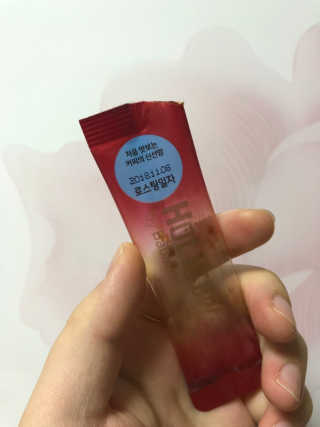 한국야쿠르트 콜드브루, 핫브루 BTS 일러스트 — 5점을 준 리뷰어가 2018년 11월 올린 사용 사진