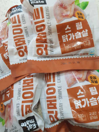 개근질마트 잇메이트 스팀 닭가슴살 혼합 1kg — 5점을 준 리뷰어가 2019년 11월 올린 사용 사진