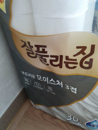 잘풀리는집 부드러운 모이스처 3겹 화장지 30롤 — 5점을 준 리뷰어가 2019년 9월 올린 사용 사진