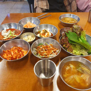 [동네맛집족발] 4개 족발 중 택1 — 5점을 준 리뷰어가 2020년 2월 올린 사용 사진