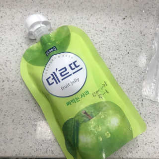 데르뜨 떠먹는 과일 3종, 짜먹는 과일 2종 총 10개 체험 — 4점을 준 리뷰어가 2020년 3월 올린 사용 사진