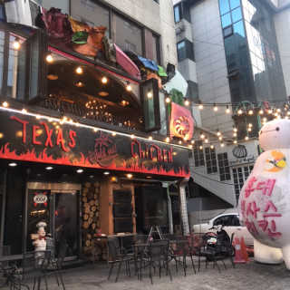 텍사스치킨[솔드아웃] [솔드아웃 서교동점] 바베큐 치킨 4개 中 택1 — 5점을 준 리뷰어가 2018년 10월 올린 사용 사진