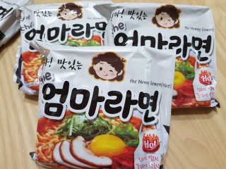 라면 그대로가 제일 맛있는 더엄마라면 — 3.5점을 준 리뷰어가 2019년 7월 올린 사용 사진