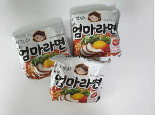 라면 그대로가 제일 맛있는 더엄마라면 — 5점을 준 리뷰어가 2019년 7월 올린 사용 사진