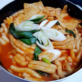 [홍코너떡볶이]옛날떡볶이 인기맛 4팩세트 — 5점을 준 리뷰어가 2019년 11월 올린 사용 사진