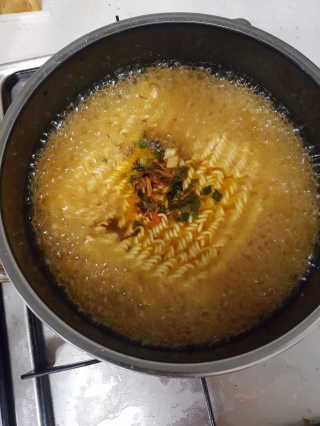 라면 그대로가 제일 맛있는 더엄마라면 — 4점을 준 리뷰어가 2019년 7월 올린 사용 사진