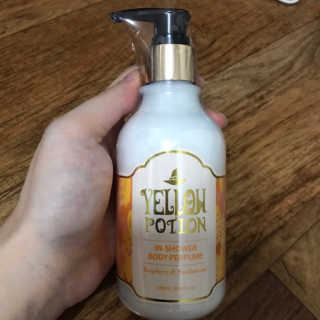 바디홀릭 인샤워 바디퍼퓸 옐로우포션 250ML — 5점을 준 리뷰어가 2019년 4월 올린 사용 사진