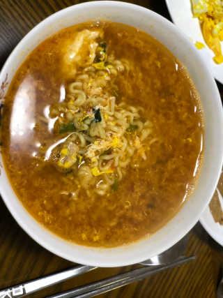 라면 그대로가 제일 맛있는 더엄마라면 — 4.5점을 준 리뷰어가 2019년 7월 올린 사용 사진