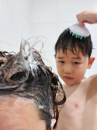 달리프 베러 퍼퓸 샴푸 1000ml 레이니데이 or 일랑로즈 — 5점을 준 리뷰어가 2020년 2월 올린 사용 사진