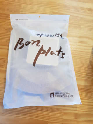 본플라 친환경 야자나무잎 접시 — 3.83점을 준 리뷰어가 2018년 8월 올린 사용 사진