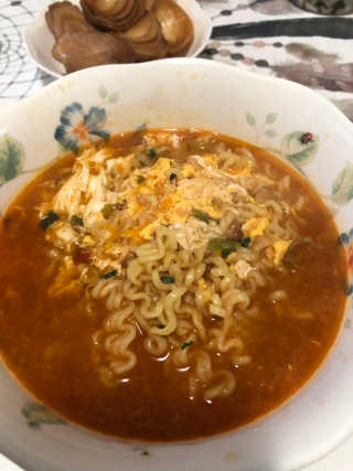 라면 그대로가 제일 맛있는 더엄마라면 — 4.5점을 준 리뷰어가 2019년 6월 올린 사용 사진