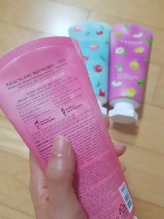 [후르디아] 과즙 뿜뿜 꿀보습 바디 에센스 3종 세트 — 3점을 준 리뷰어가 2020년 1월 올린 사용 사진