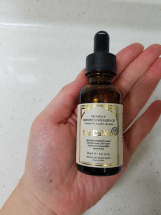 [스킨큐어] 산다화 비타민C 화이트닝 에센스 30ml — 5점을 준 리뷰어가 2019년 7월 올린 사용 사진