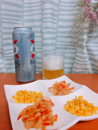 GS25 맥주와 밤새우지/스폰지밥이 좋아하는 옥수수콘 — 4점을 준 리뷰어가 2017년 8월 올린 사용 사진