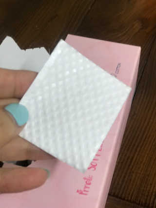 프레티 복숭아 토너 + 소프트 엠보 코튼 화장솜 — 4점을 준 리뷰어가 2019년 4월 올린 사용 사진