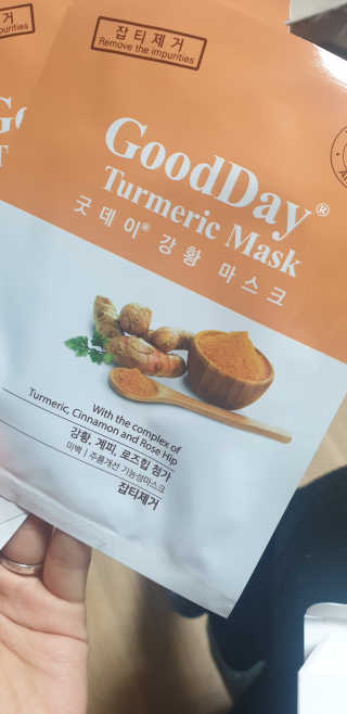 GoodDay Skincare GoodDay 강황 마스크 — 4점을 준 리뷰어가 2020년 3월 올린 사용 사진