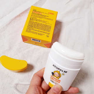 아토팜 야외놀이 선스틱 SPF50+ PA++++ — 5점을 준 리뷰어가 2020년 3월 올린 사용 사진