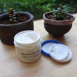 지고트 비타솔루션12 모이스처 앰플 크림 100ml — 4.5점을 준 리뷰어가 2019년 6월 올린 사용 사진