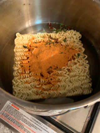 라면 그대로가 제일 맛있는 더엄마라면 — 5점을 준 리뷰어가 2019년 6월 올린 사용 사진
