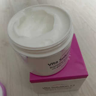지고트 비타솔루션12 브라이트닝 앰플 크림 100ml — 3점을 준 리뷰어가 2019년 6월 올린 사용 사진