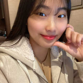 율라코스메틱 율라 플럼핑틴트 — 5점을 준 리뷰어가 2019년 12월 올린 사용 사진