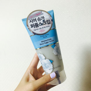 바디판타지 모이스처라이징 시어 슈가 스크럽 — 3.5점을 준 리뷰어가 2016년 7월 올린 사용 사진