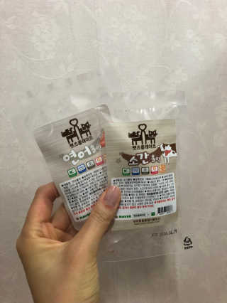 펫츠플레이트 동결건조간식 기호성 테스트 8종 — 3.83점을 준 리뷰어가 2018년 5월 올린 사용 사진