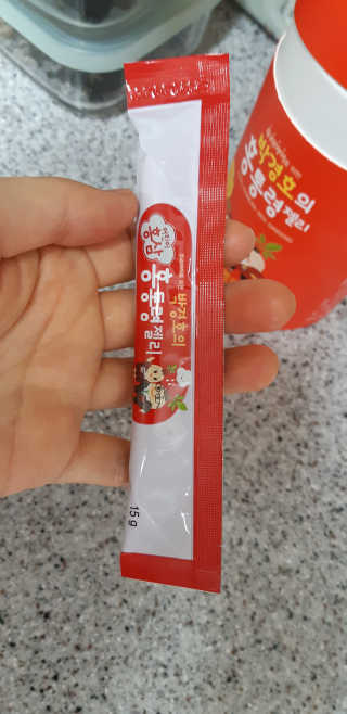메이준뉴트리 박경호의 어린이 홍삼 홍통령젤리 30포 — 3점을 준 리뷰어가 2020년 2월 올린 사용 사진