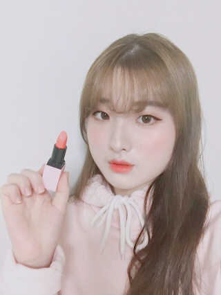 FM메이크업 벨벳 크리미 립스틱 05리얼코랄 — 4.67점을 준 리뷰어가 2018년 3월 올린 사용 사진