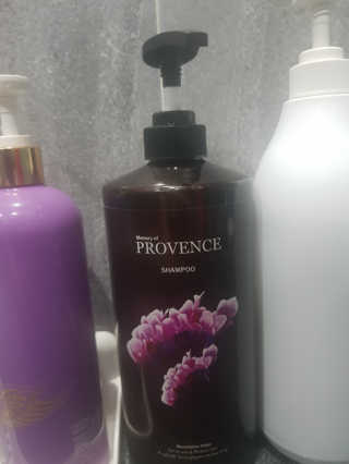 프로방스 바이올렛 퍼퓸 샴푸 1000ml 업그레이드 — 4점을 준 리뷰어가 2019년 6월 올린 사용 사진