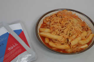[홍코너떡볶이]옛날떡볶이 인기맛 4팩세트 — 5점을 준 리뷰어가 2019년 11월 올린 사용 사진