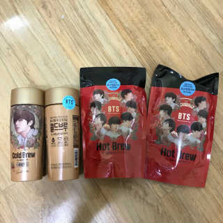 한국야쿠르트 핫브루 콜드브루 BTS 일러스트 — 5점을 준 리뷰어가 2018년 10월 올린 사용 사진