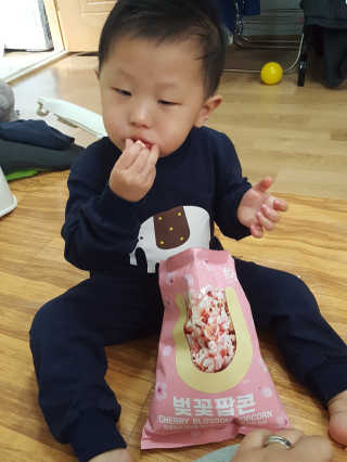GS25 벚꽃 팝콘 + 벚꽃스파클링 + 벚꽃 청포도 에이드 — 5점을 준 리뷰어가 2018년 3월 올린 사용 사진