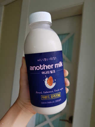 식사대용 아몬드밀크 어나더밀크 500ml X 2병 — 4.33점을 준 리뷰어가 2018년 9월 올린 사용 사진
