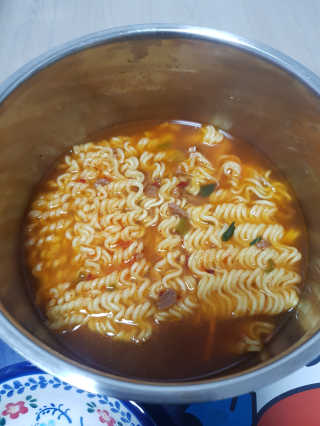 라면 그대로가 제일 맛있는 더엄마라면 — 5점을 준 리뷰어가 2019년 9월 올린 사용 사진