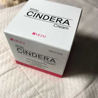 메이니 화이트 신드라 크림 70ml — 2.33점을 준 리뷰어가 2018년 4월 올린 사용 사진