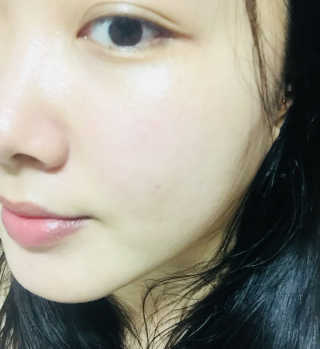 라로슈포제 유비데아 XL 톤업 라이트 크림 — 3.67점을 준 리뷰어가 2018년 4월 올린 사용 사진